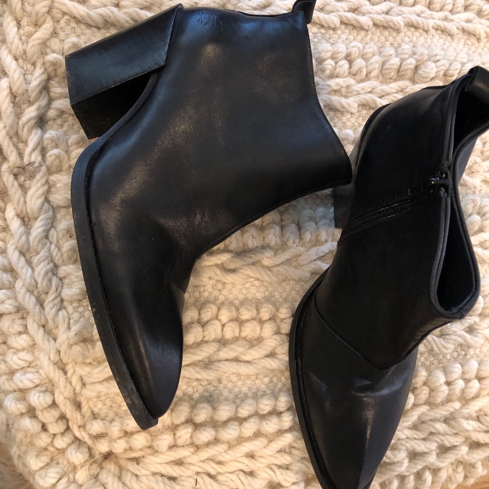 Fluevog ankle booties 9.5